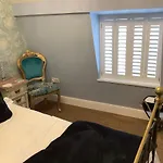 Weymouth Perfectly Located Apartment